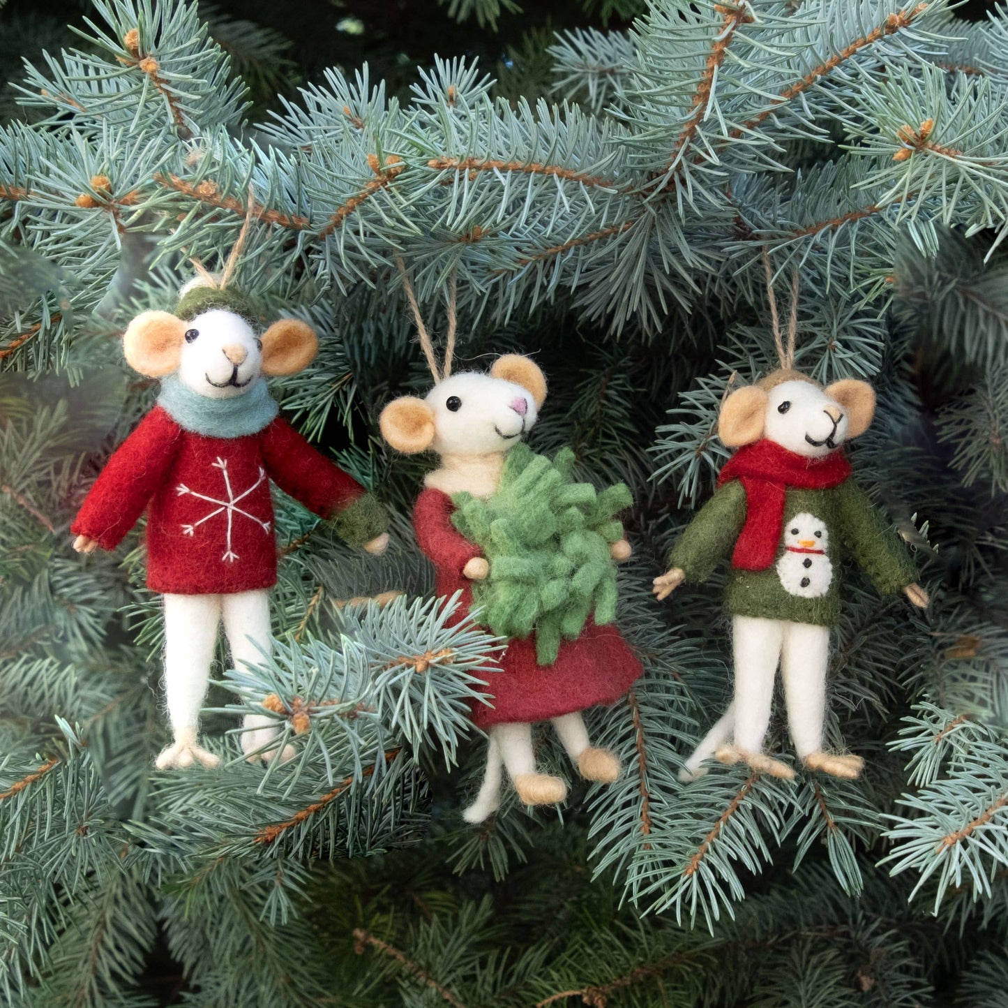 Ornament - Christmas Decor - Mouse Carolers, Assorted
